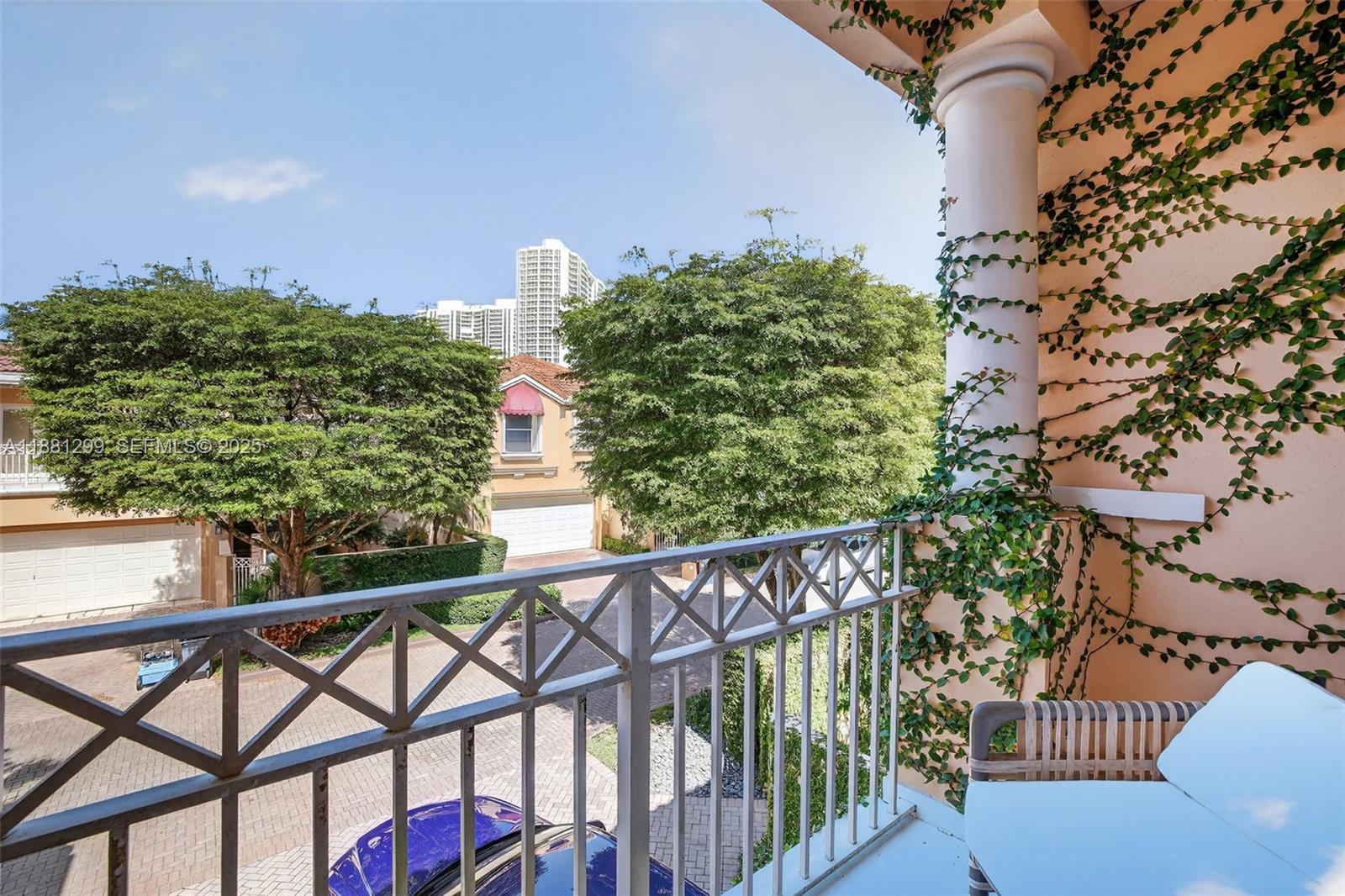 ISLAND WAY - Residential