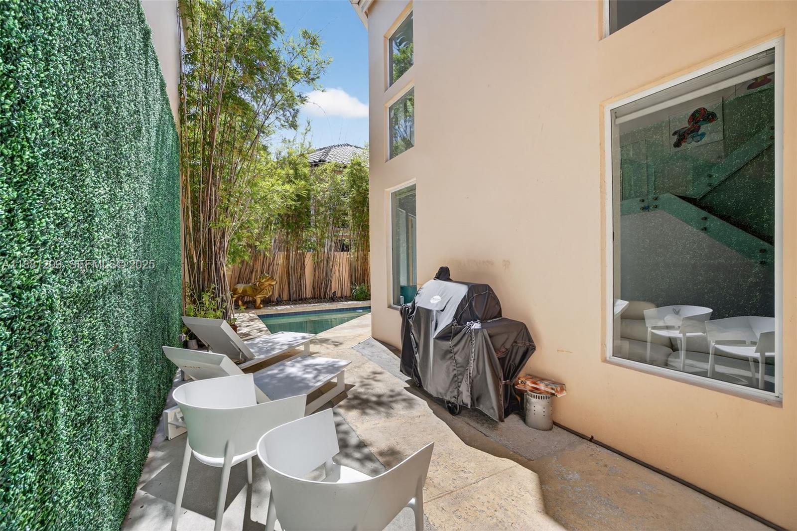 ISLAND WAY - Residential