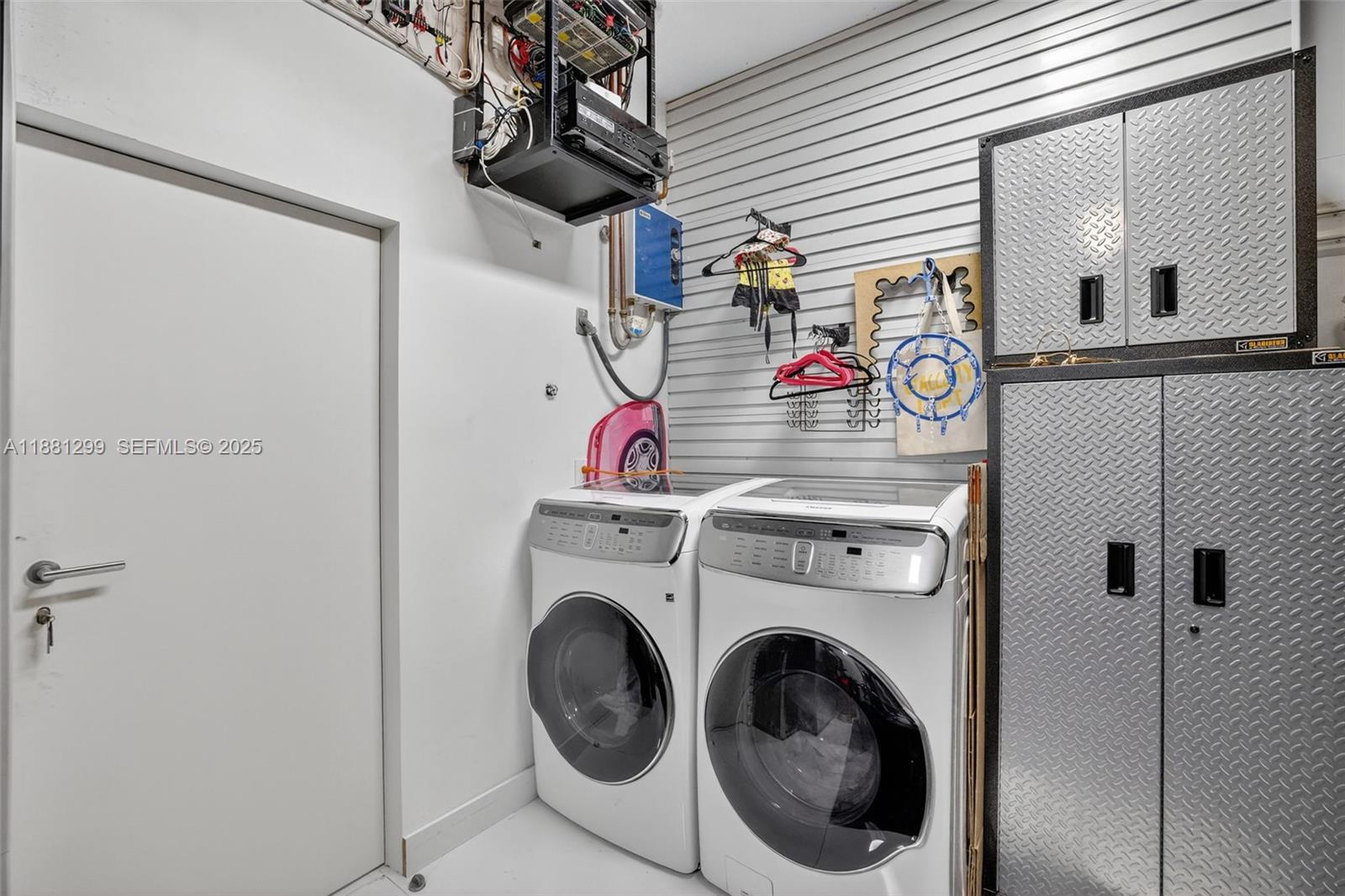 ISLAND WAY - Residential