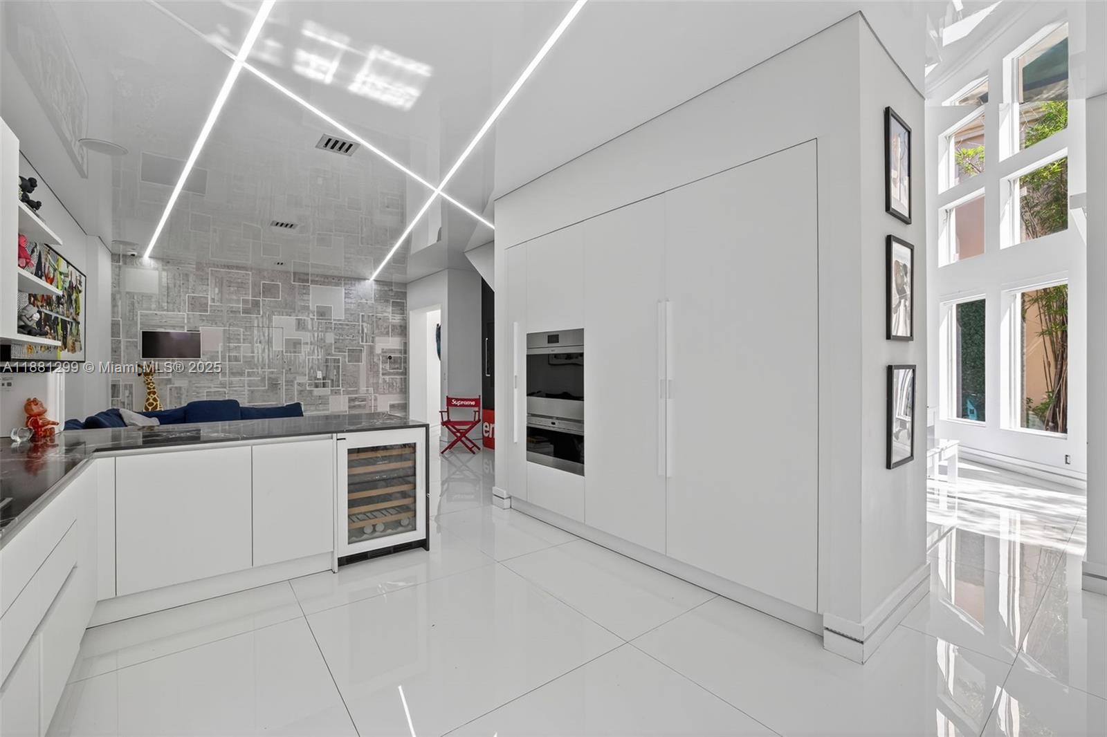 ISLAND WAY - Residential