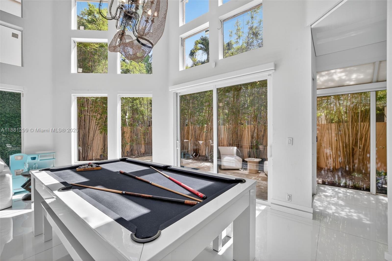 ISLAND WAY - Residential