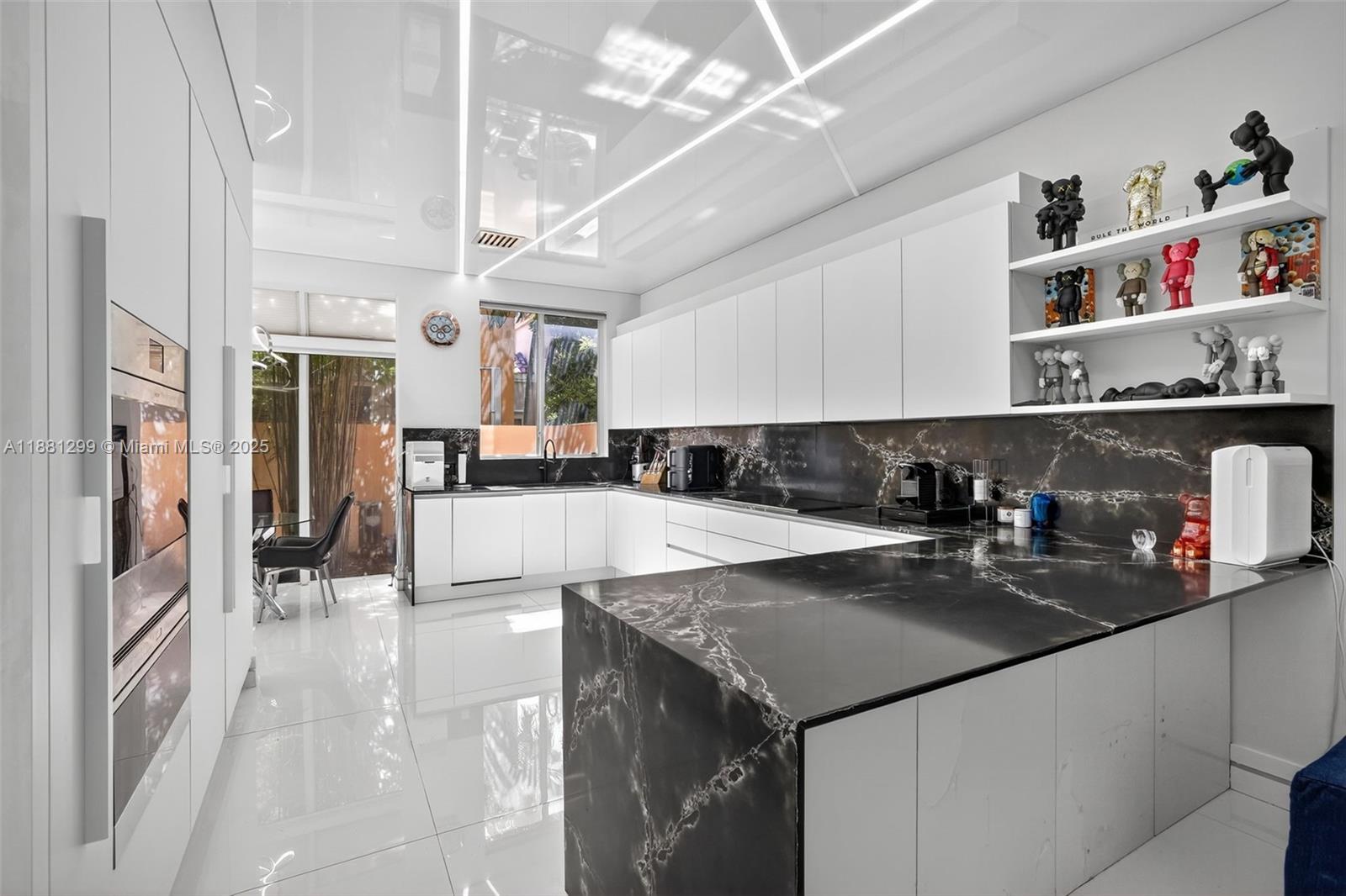 ISLAND WAY - Residential