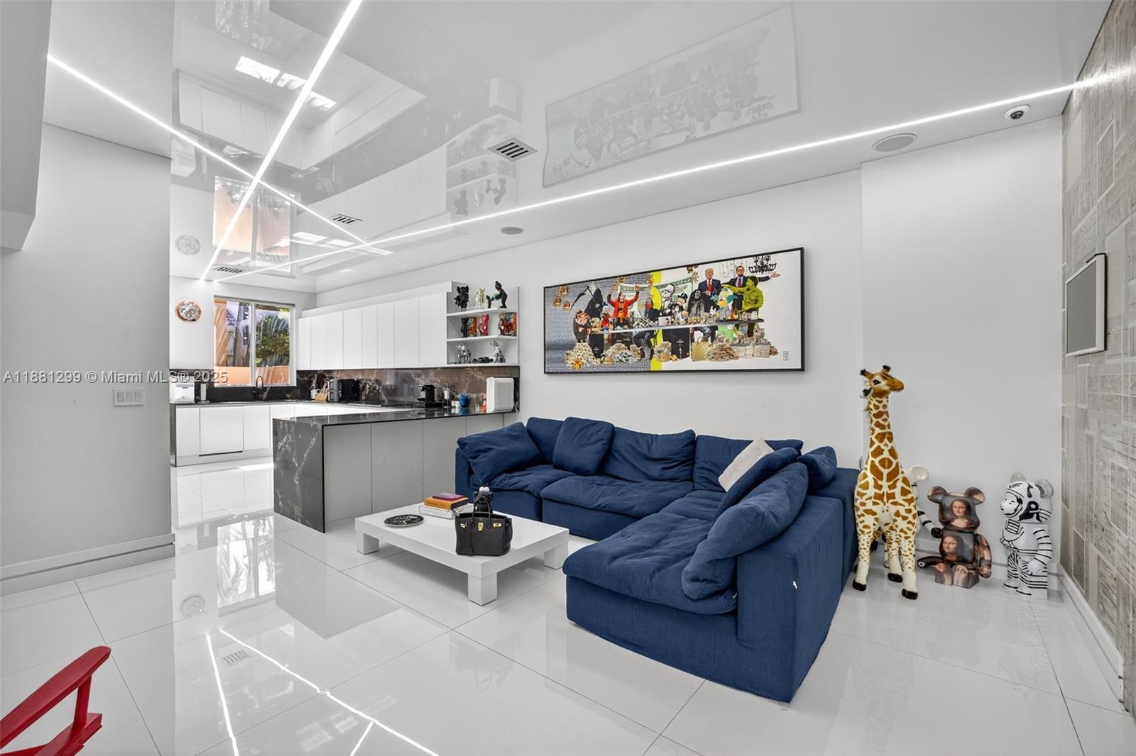 ISLAND WAY - Residential