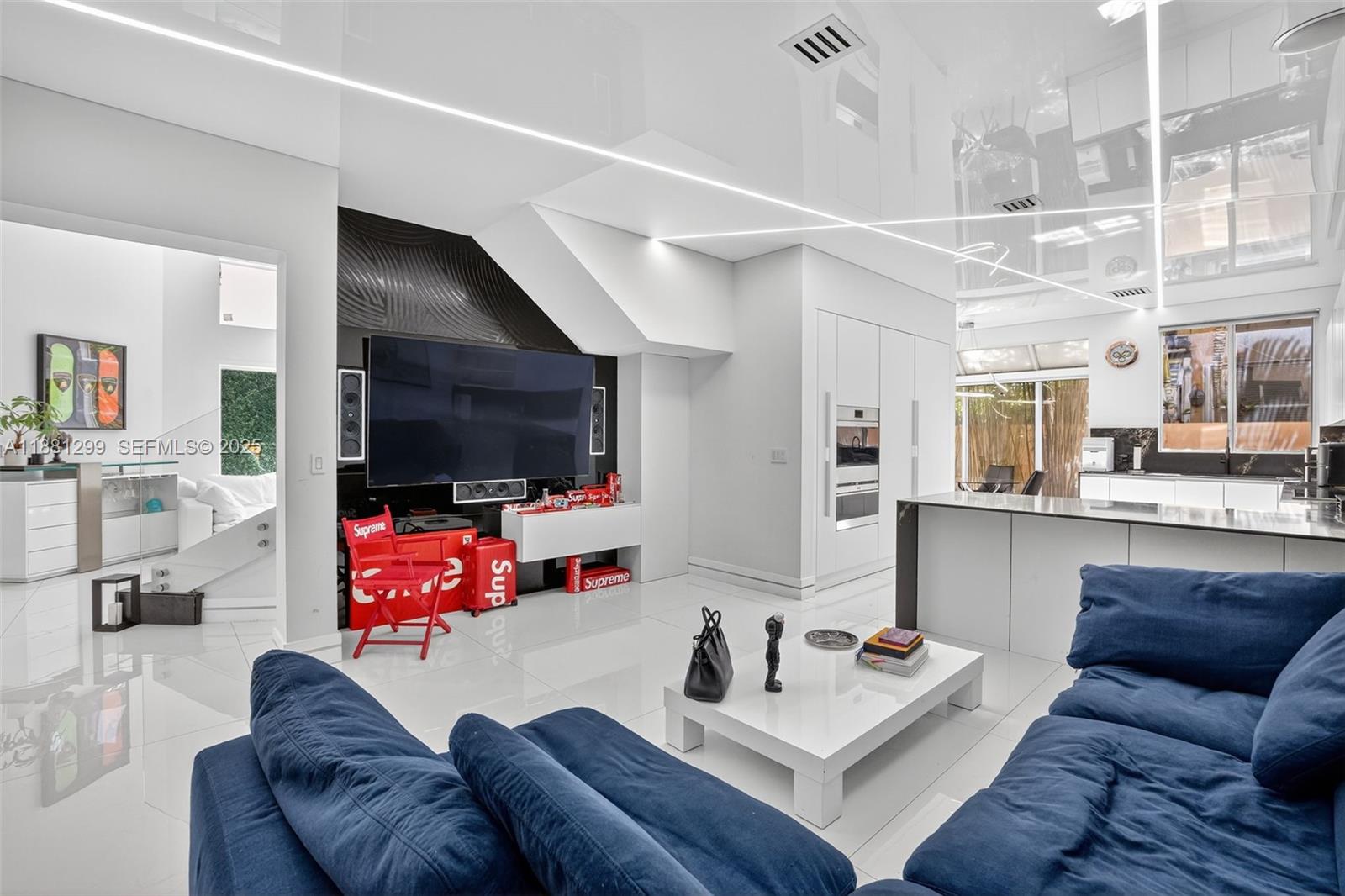 ISLAND WAY - Residential