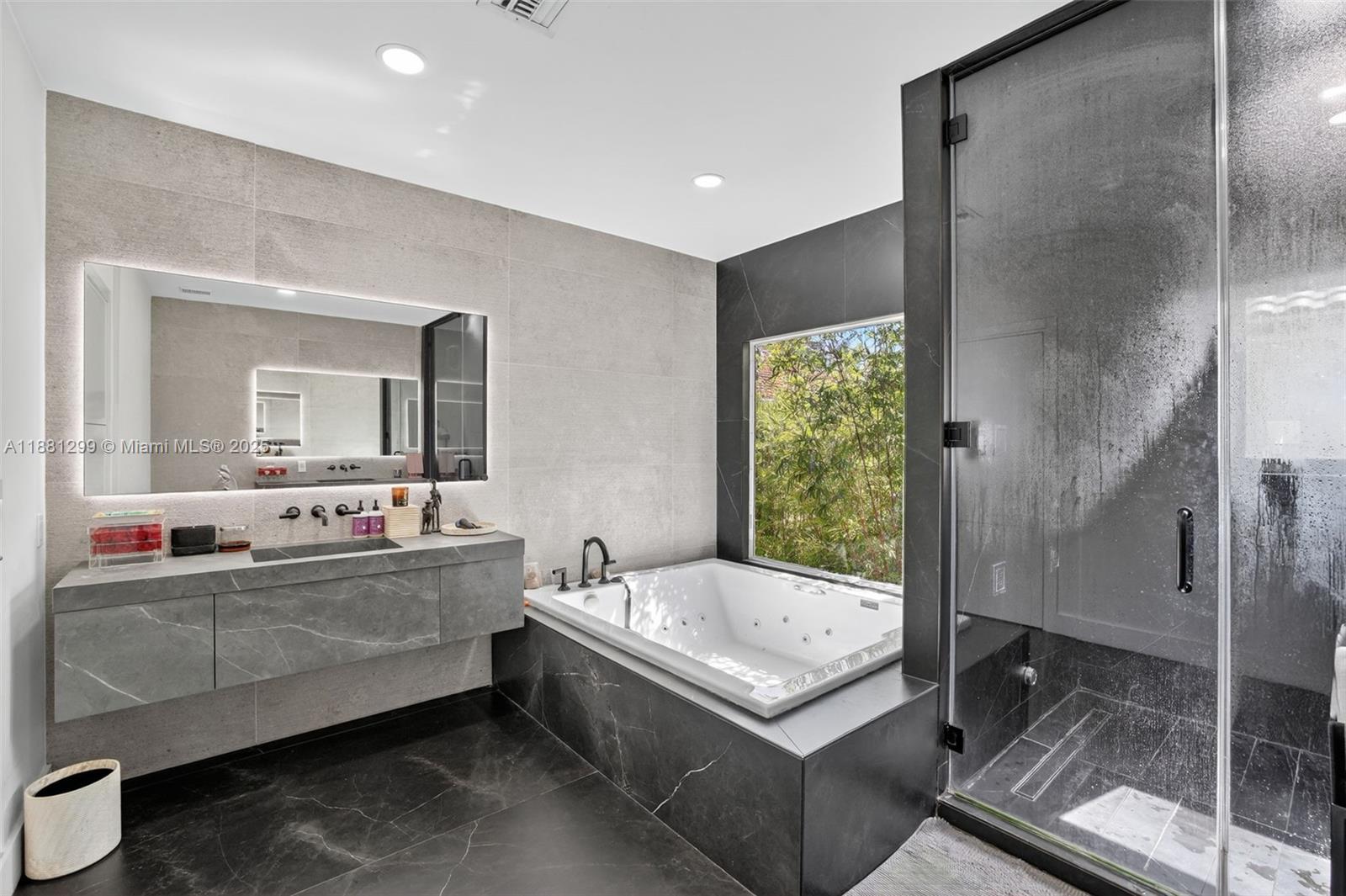 ISLAND WAY - Residential