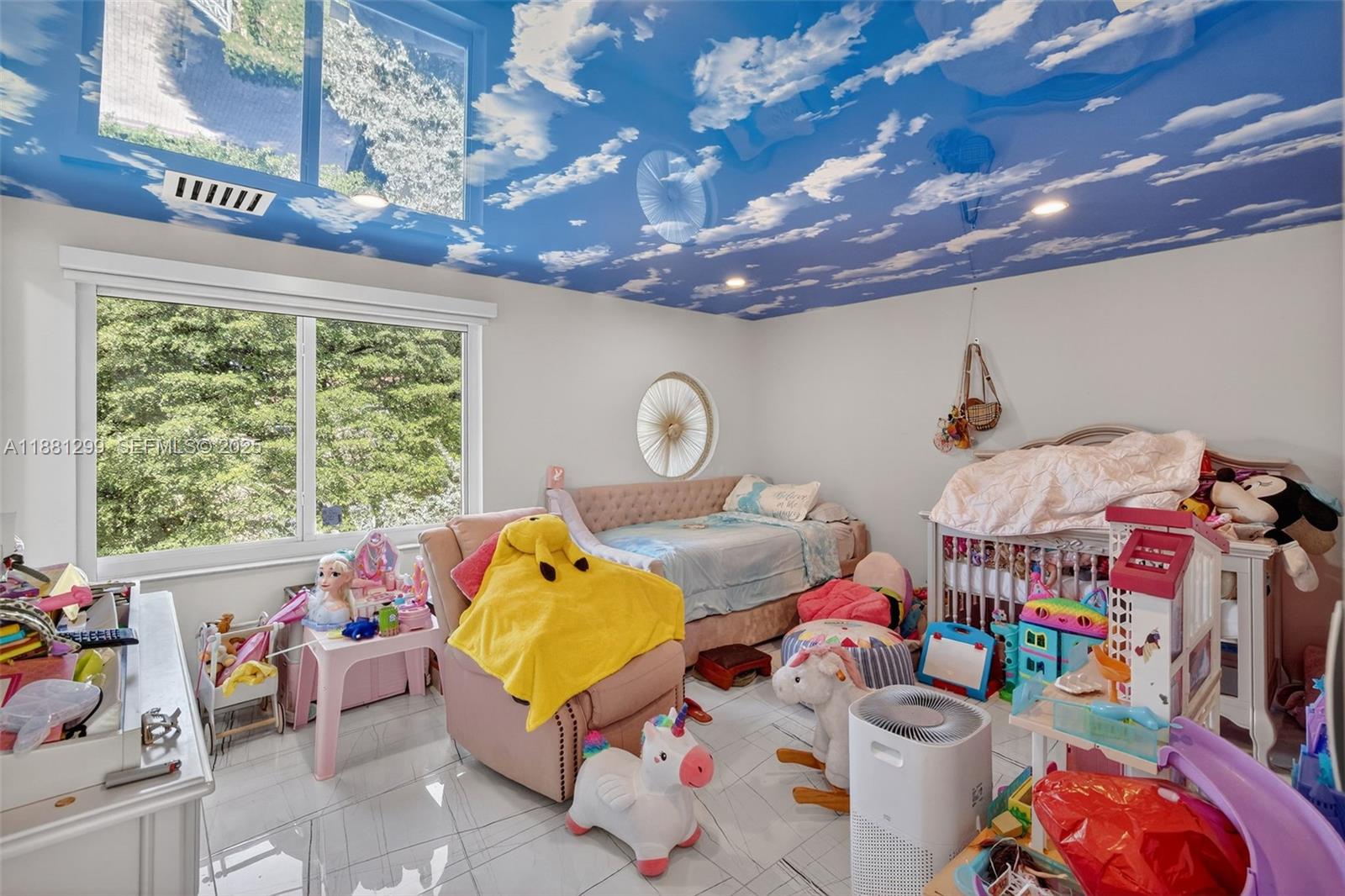 ISLAND WAY - Residential