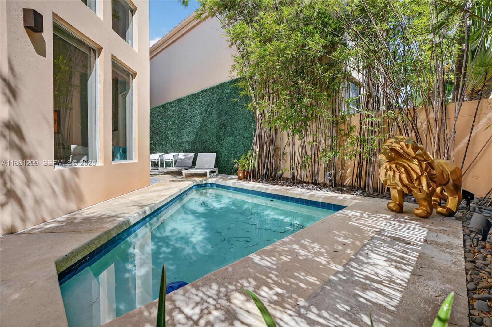 ISLAND WAY - Residential