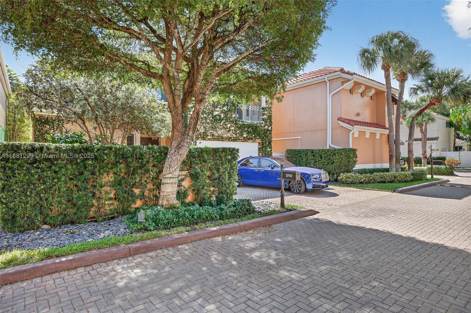 ISLAND WAY - Residential