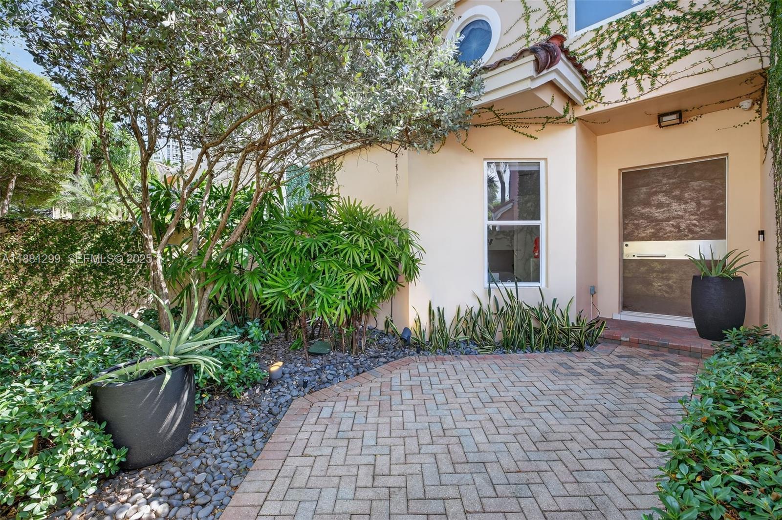 ISLAND WAY - Residential