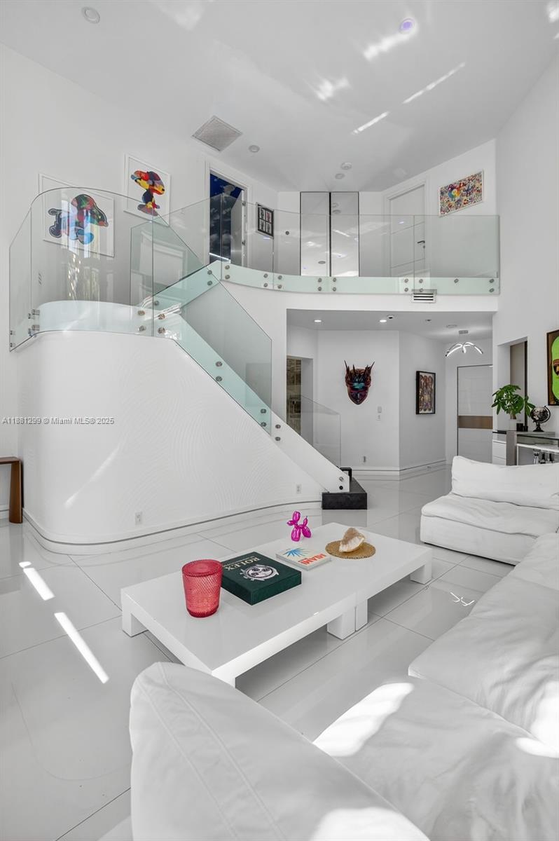 ISLAND WAY - Residential