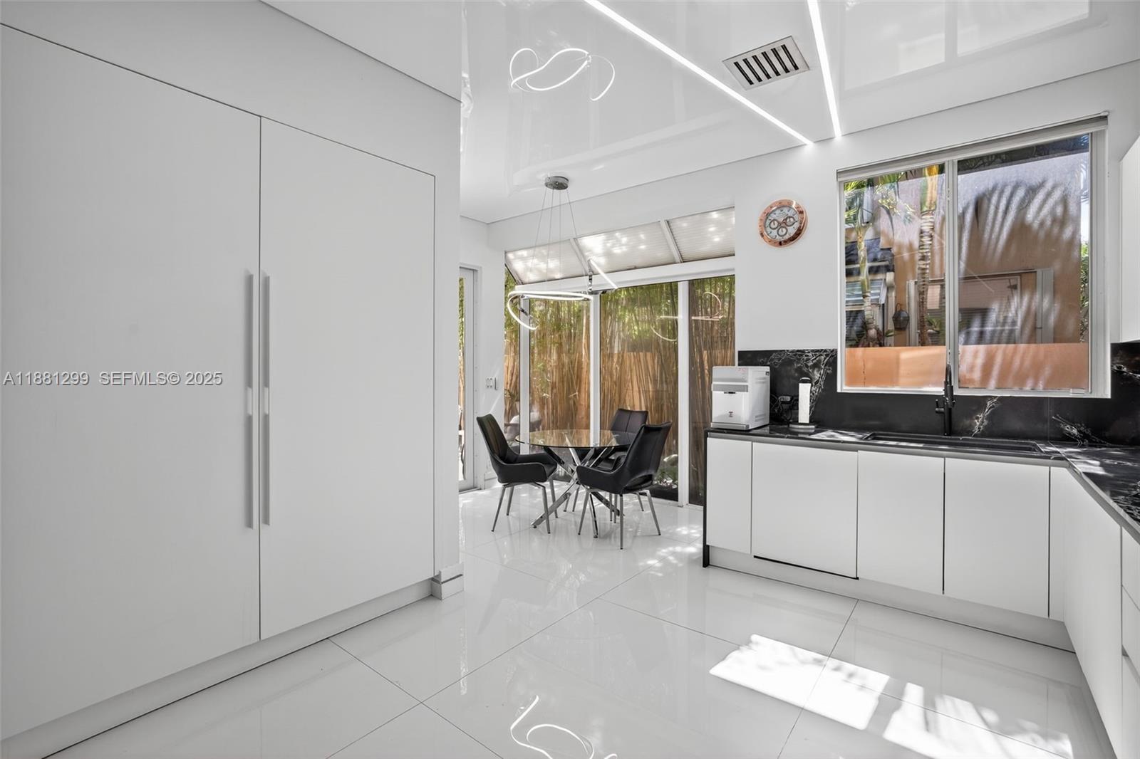 ISLAND WAY - Residential