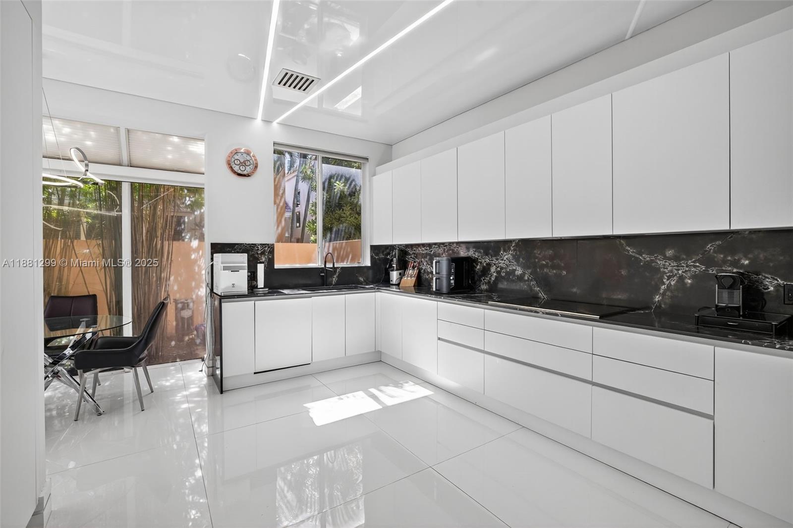 ISLAND WAY - Residential