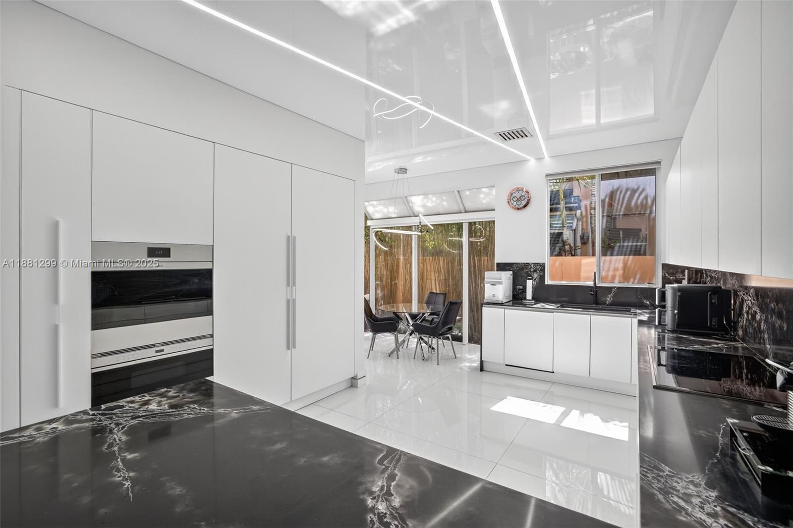 ISLAND WAY - Residential