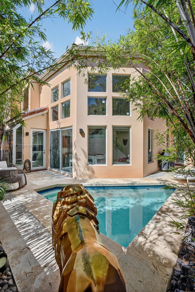 ISLAND WAY - Residential