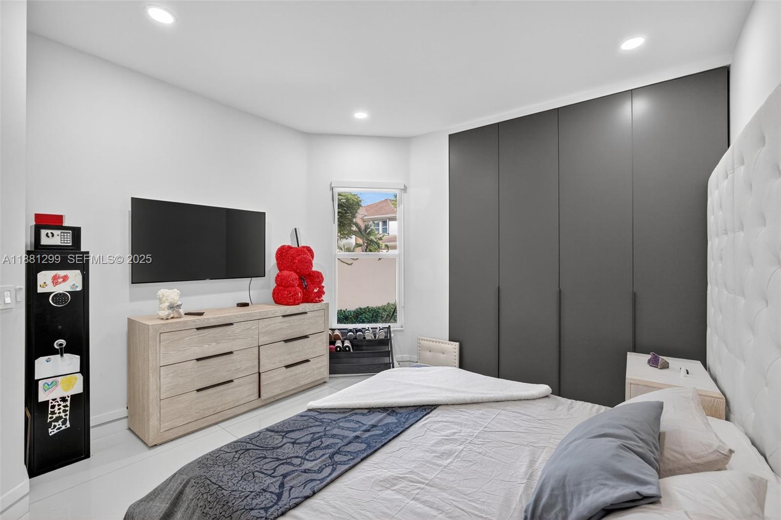 ISLAND WAY - Residential