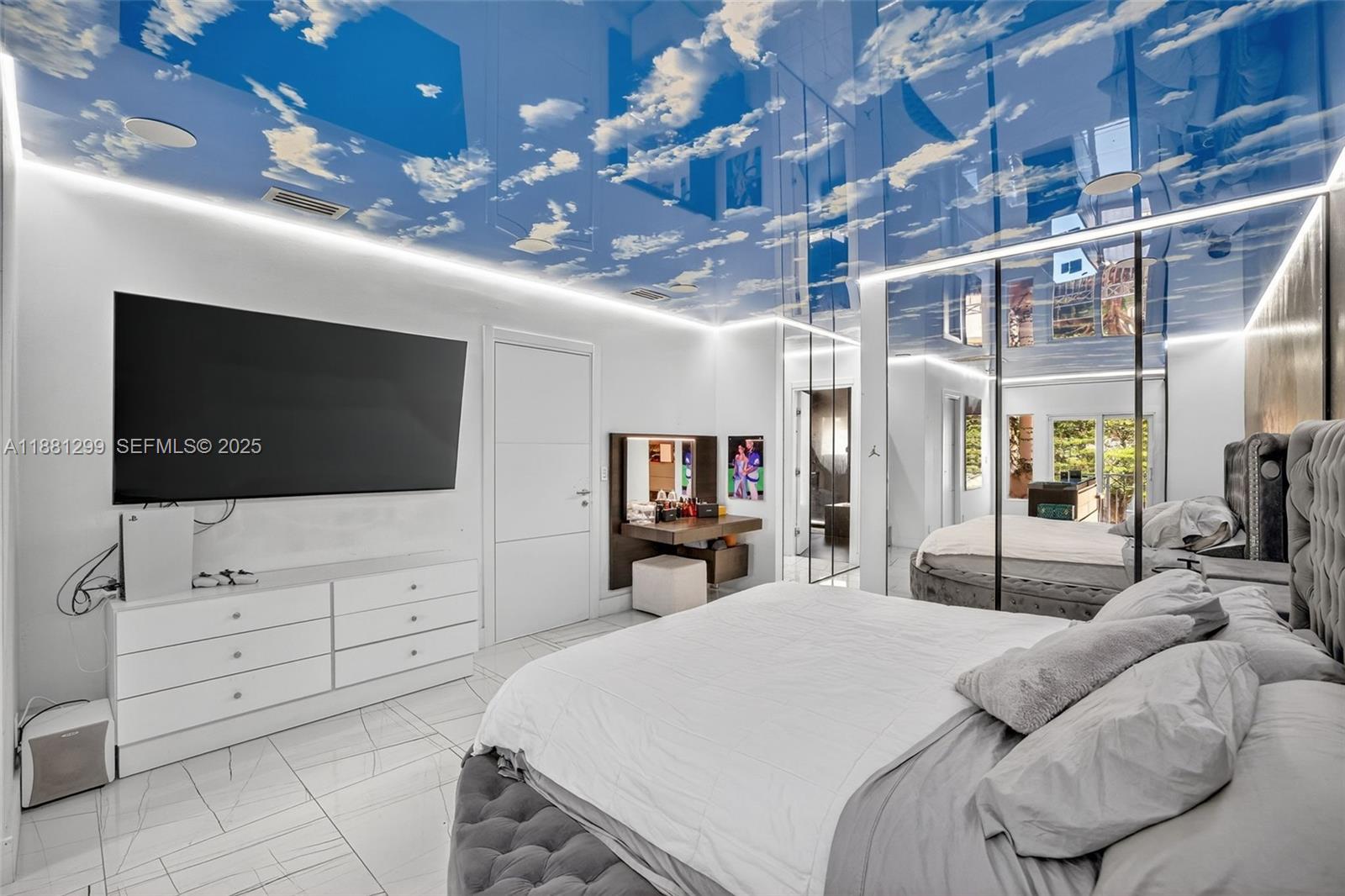 ISLAND WAY - Residential