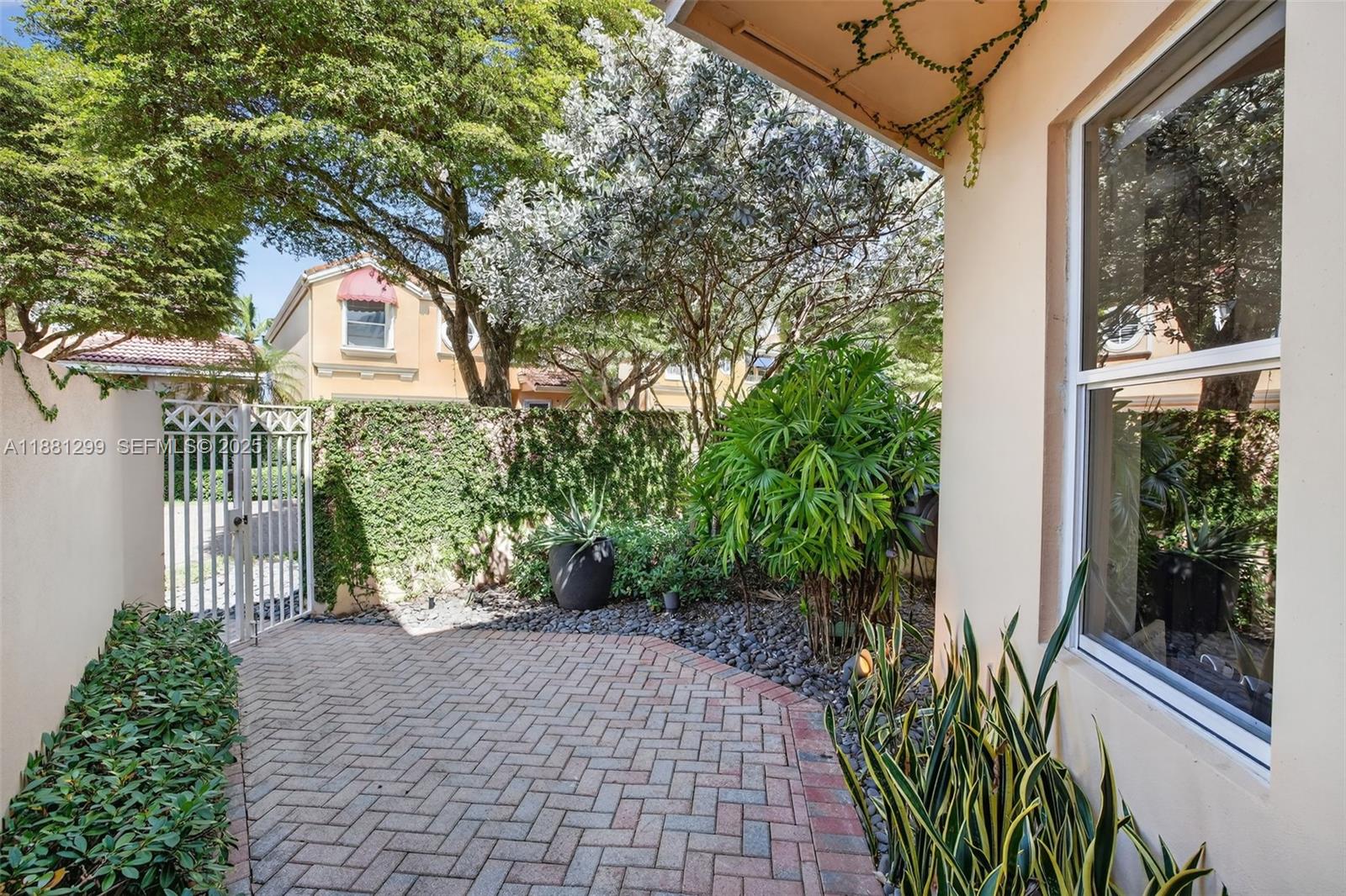 ISLAND WAY - Residential