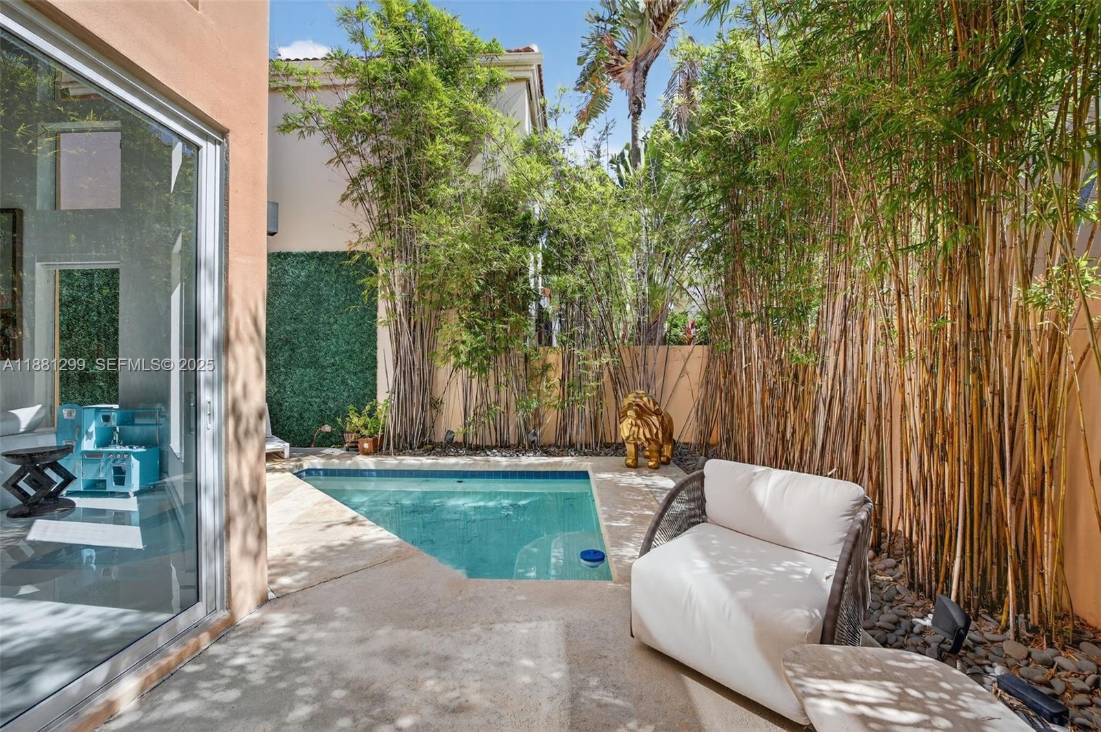 ISLAND WAY - Residential