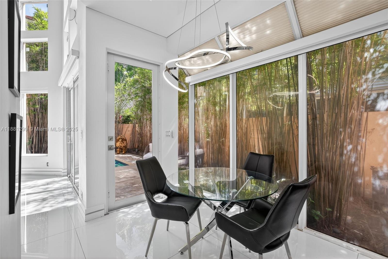 ISLAND WAY - Residential