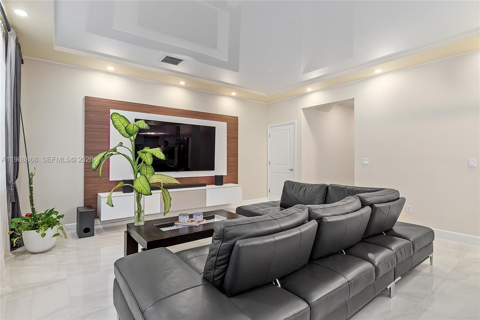 HILLCREST COUNTRY CLUB SO - Residential