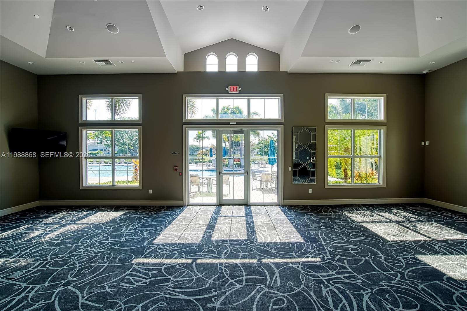 HILLCREST COUNTRY CLUB SO - Residential