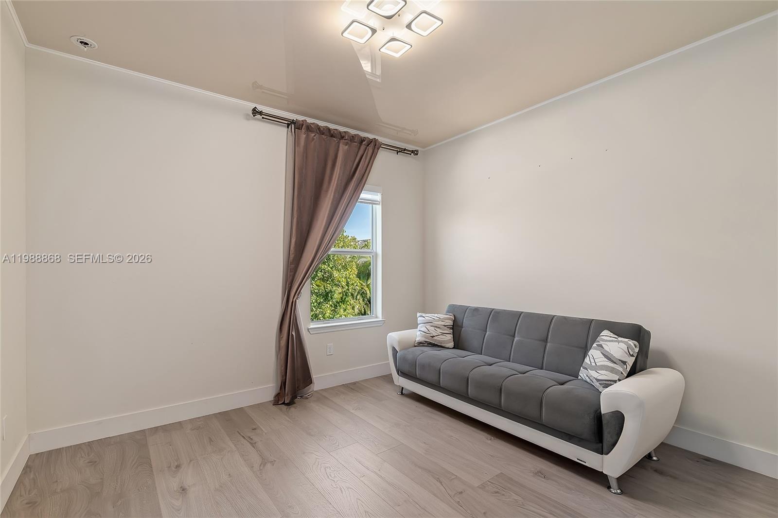 HILLCREST COUNTRY CLUB SO - Residential