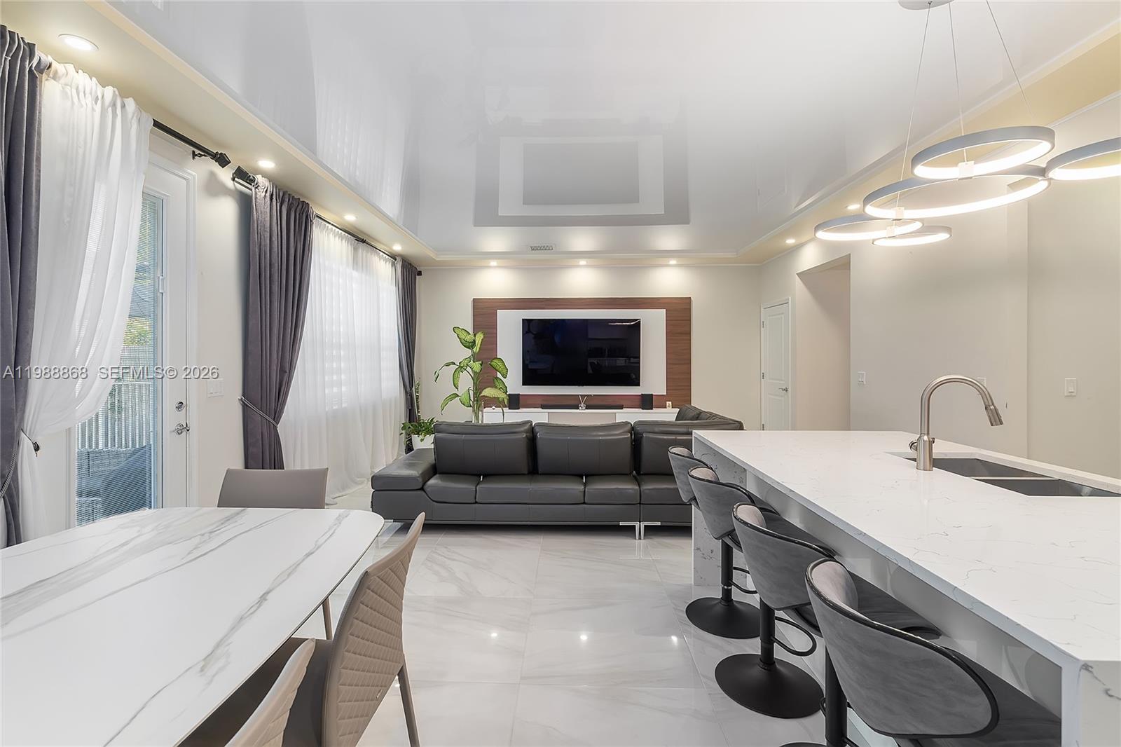 HILLCREST COUNTRY CLUB SO - Residential