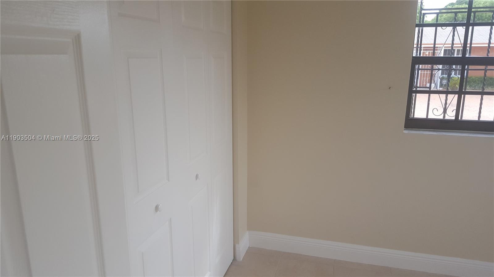 LESLIE ESTS SEC FOUR - Residential Lease