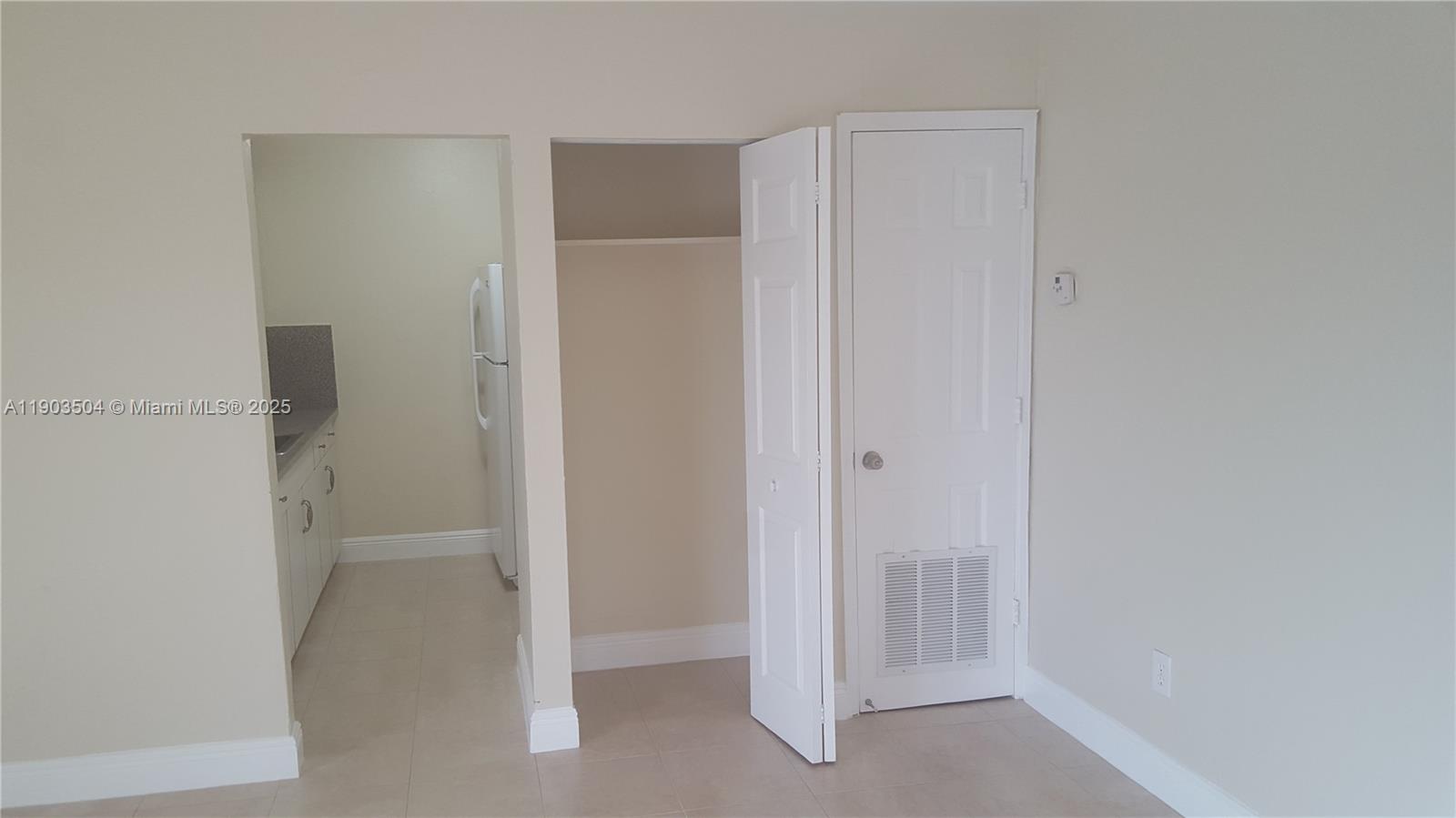 LESLIE ESTS SEC FOUR - Residential Lease