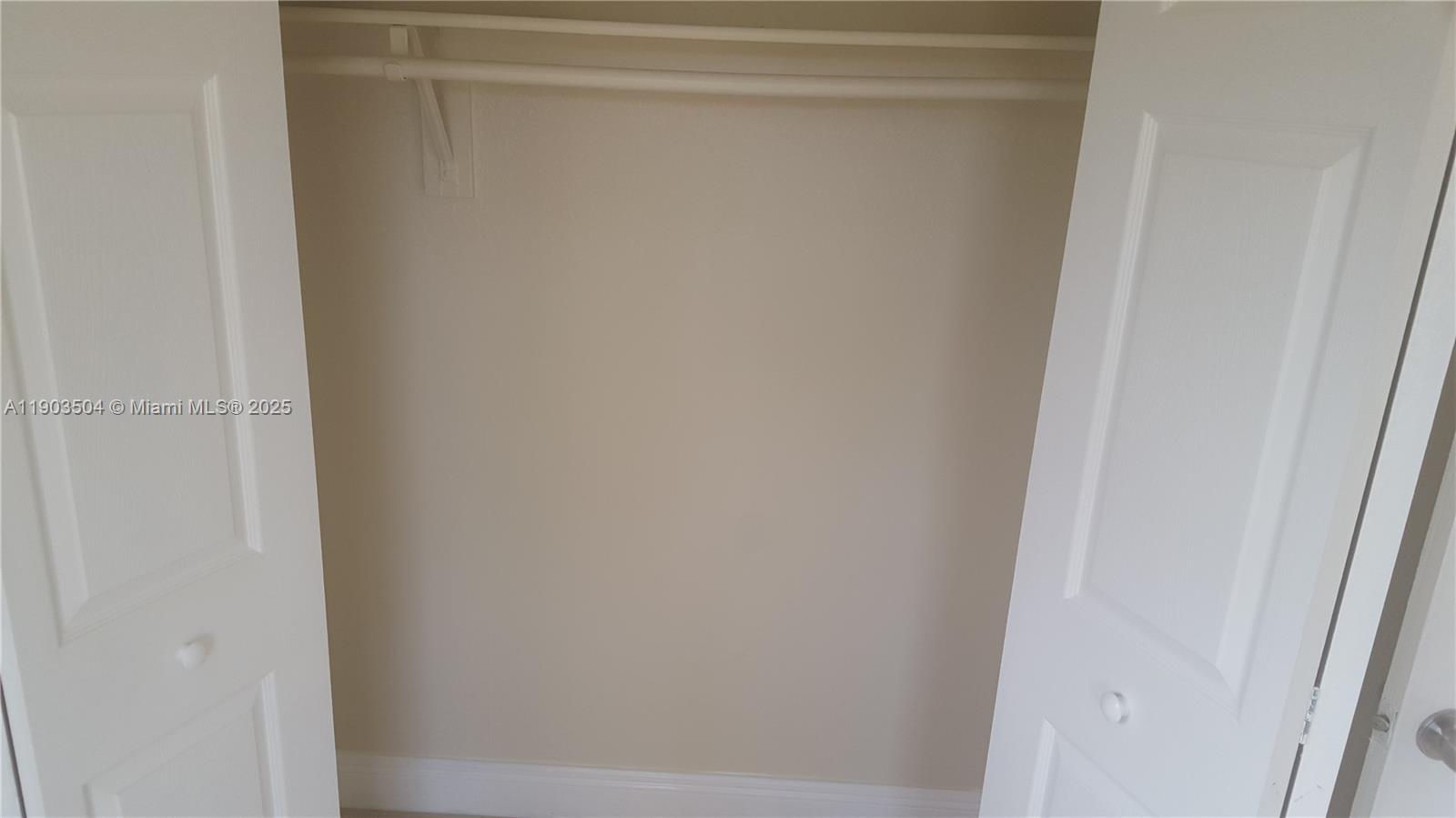 LESLIE ESTS SEC FOUR - Residential Lease