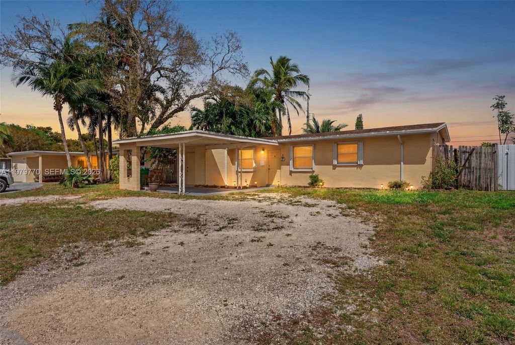 Photo of 7761 NW 36th St, Davie, FL 33024 (MLS # A11979770)