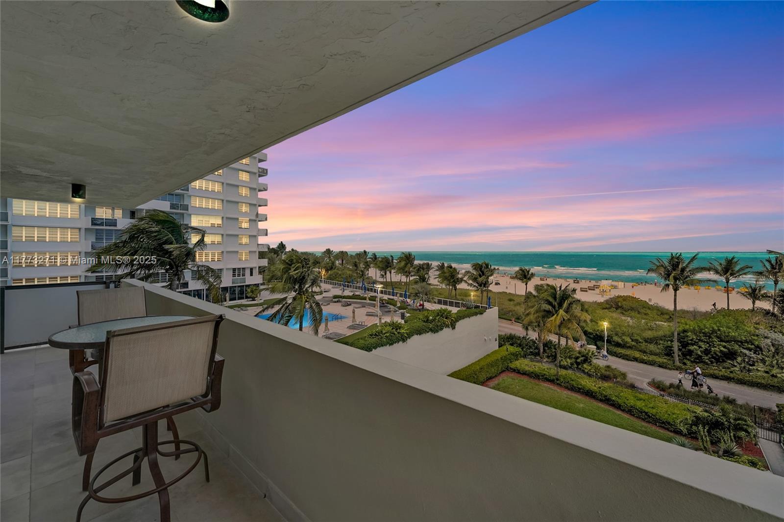 1623 Collins Ave 520