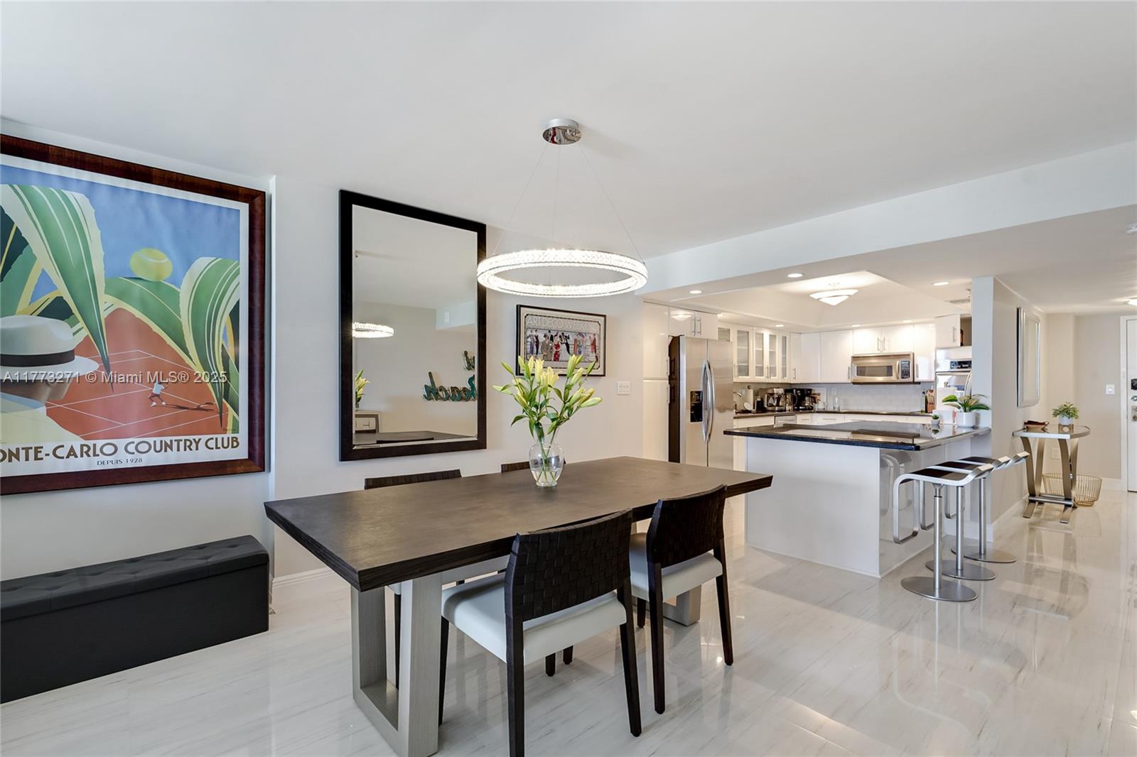 1623 Collins Ave 520
