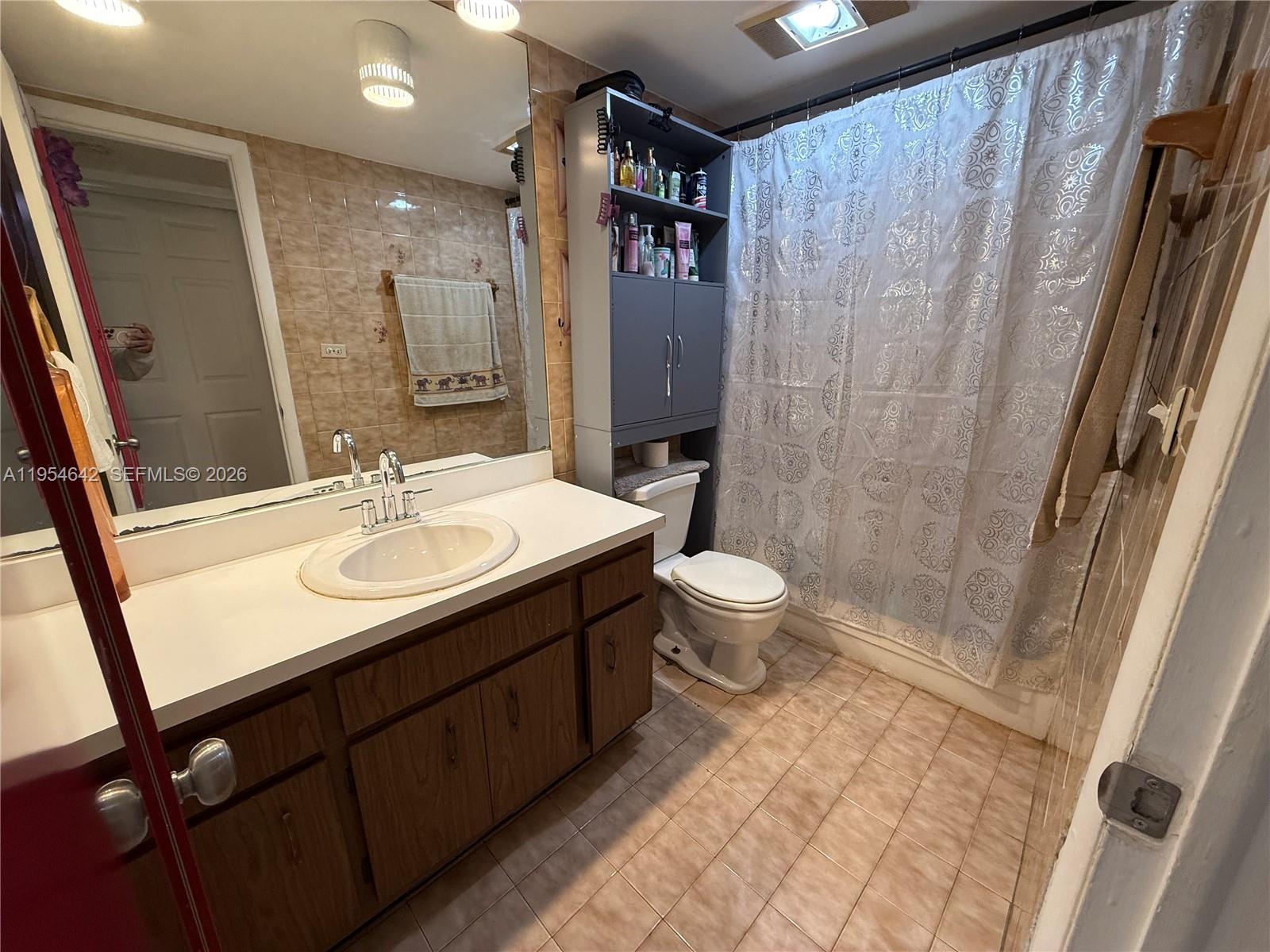 LAKEVIEW GARDENS CONDO - Residential