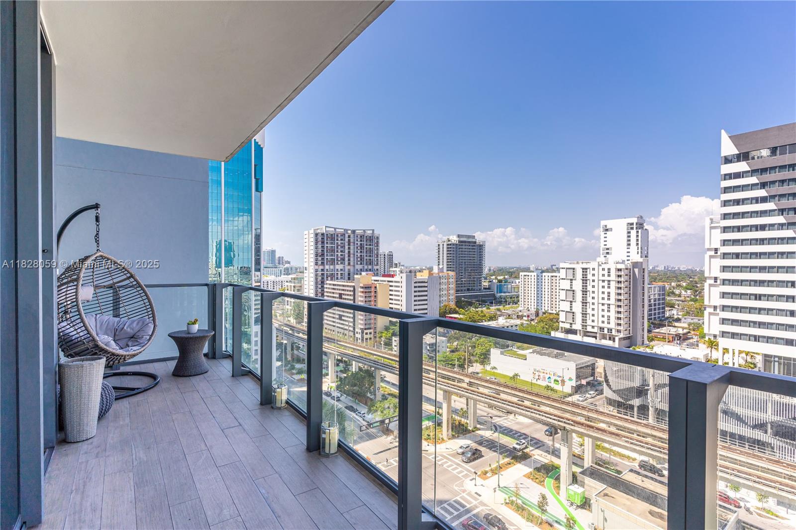 88 SW 7th St 1008