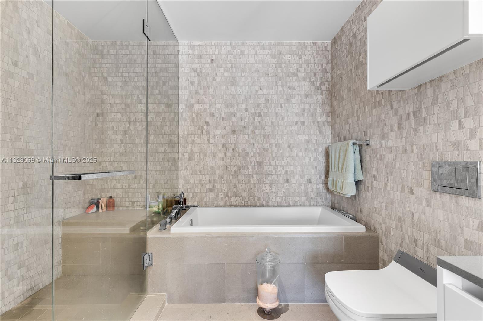 RISE CONDO - Residential