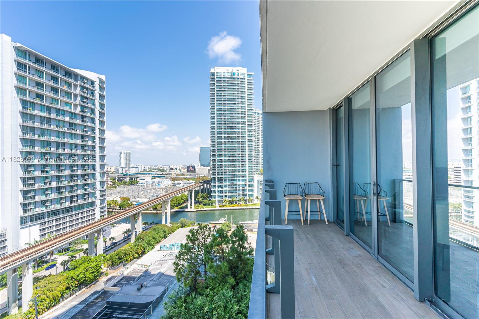88 SW 7th St 1008