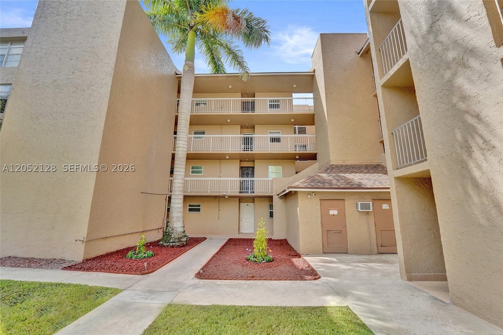 Photo of 9480 Tangerine Pl #206, Davie, FL 33324 (MLS # A12052128)