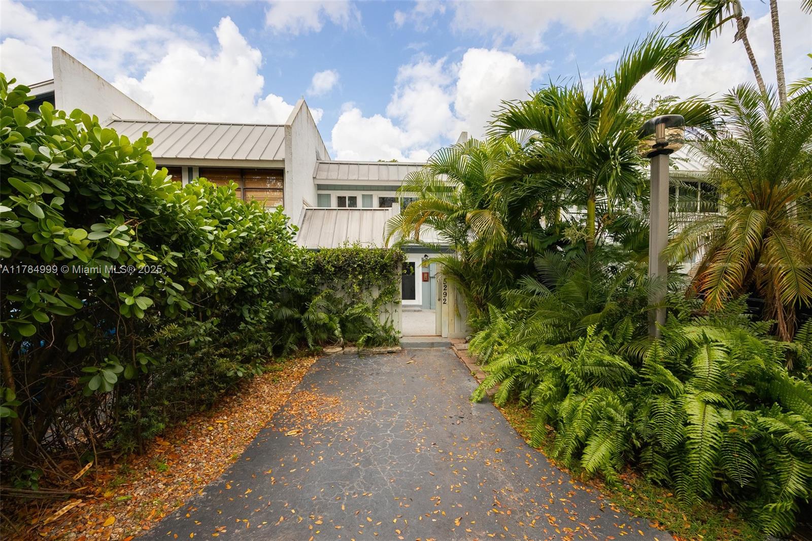 5292 Sw 69th Pl, Miami, Broward County, Florida - 2 Bedrooms  
3 Bathrooms - 