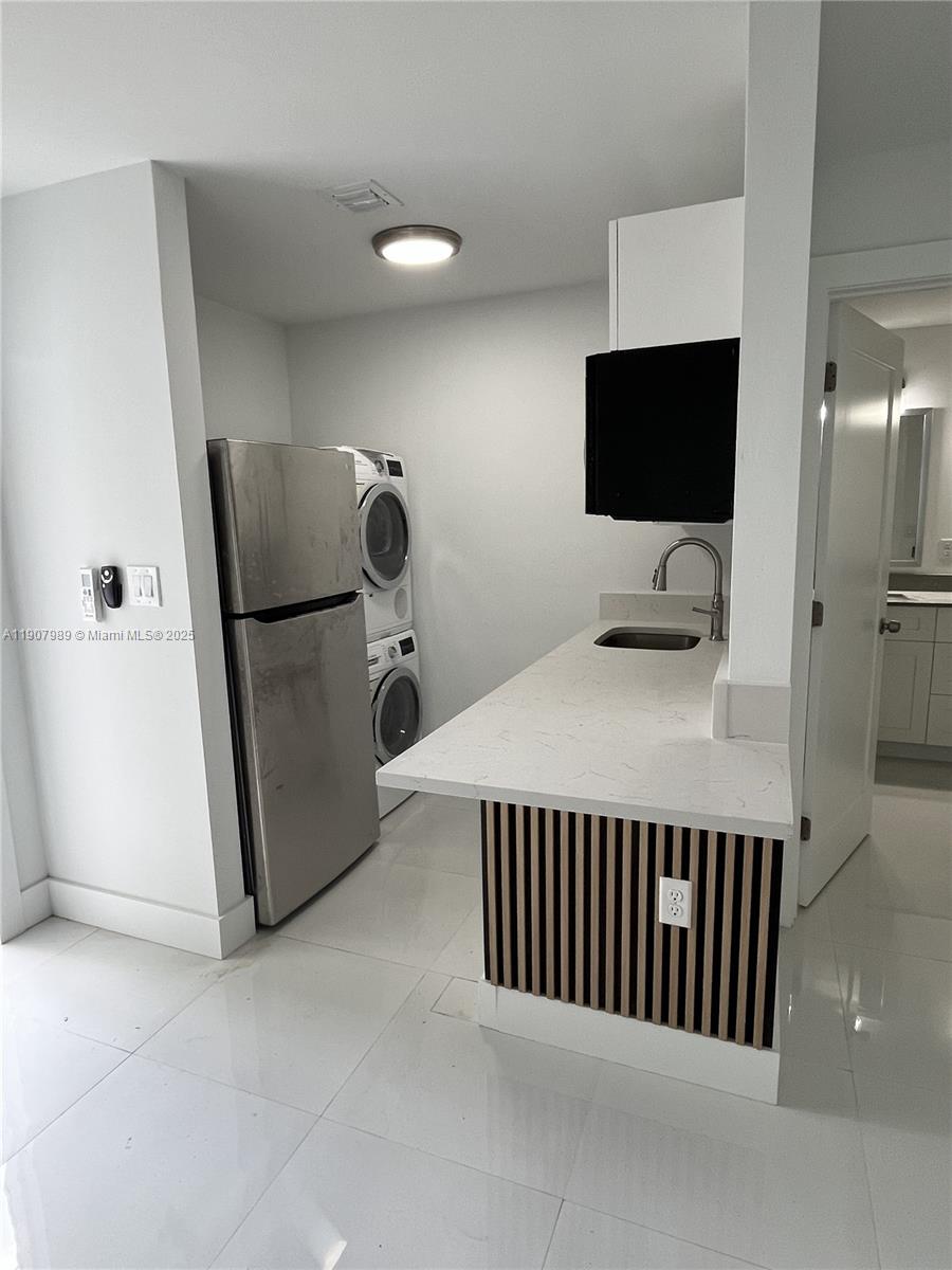 KINGSWOOD MANOR - Residential Lease