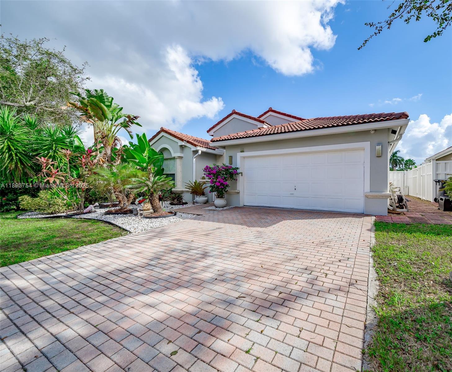 BANYAN OAKRIDGE PLAT - Residential