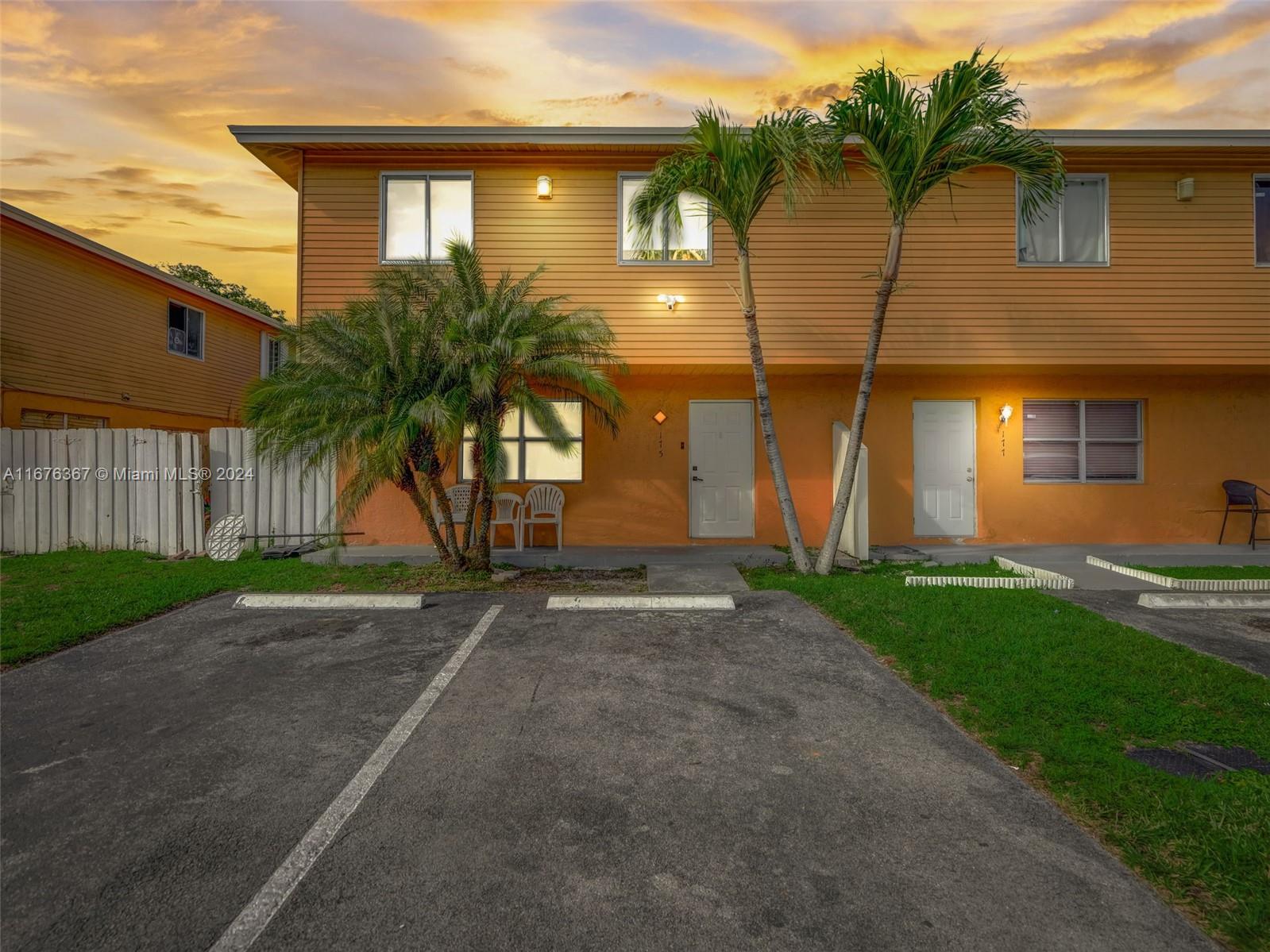 175 Ne 12th Ave 175, Homestead, Miami-Dade County, Florida - 3 Bedrooms  
2 Bathrooms - 