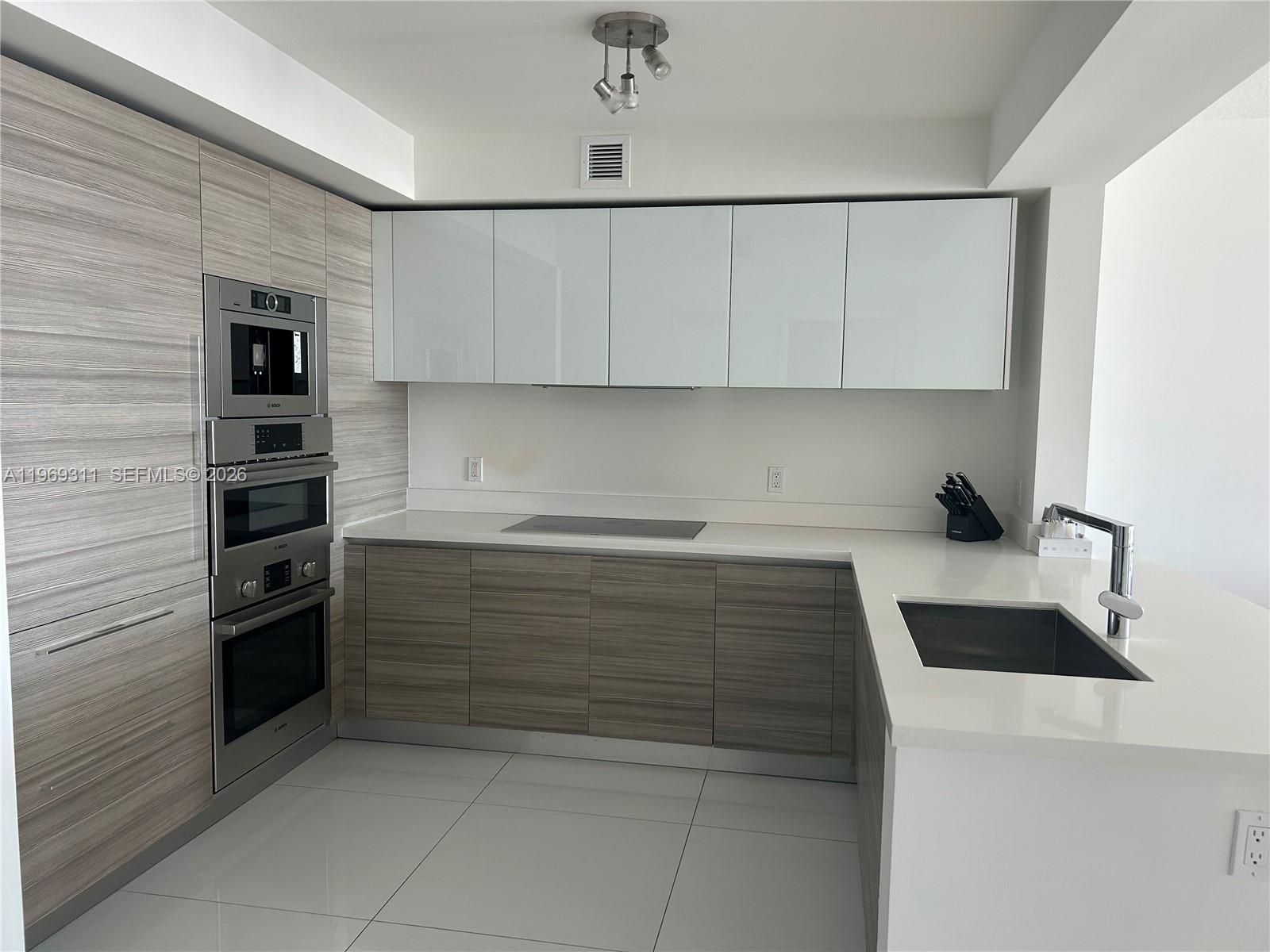 PARQUE TOWERS CONDO - Residential