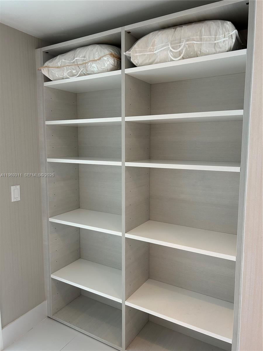 PARQUE TOWERS CONDO - Residential