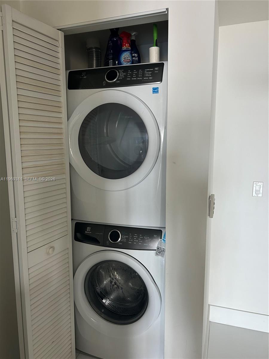 PARQUE TOWERS CONDO - Residential