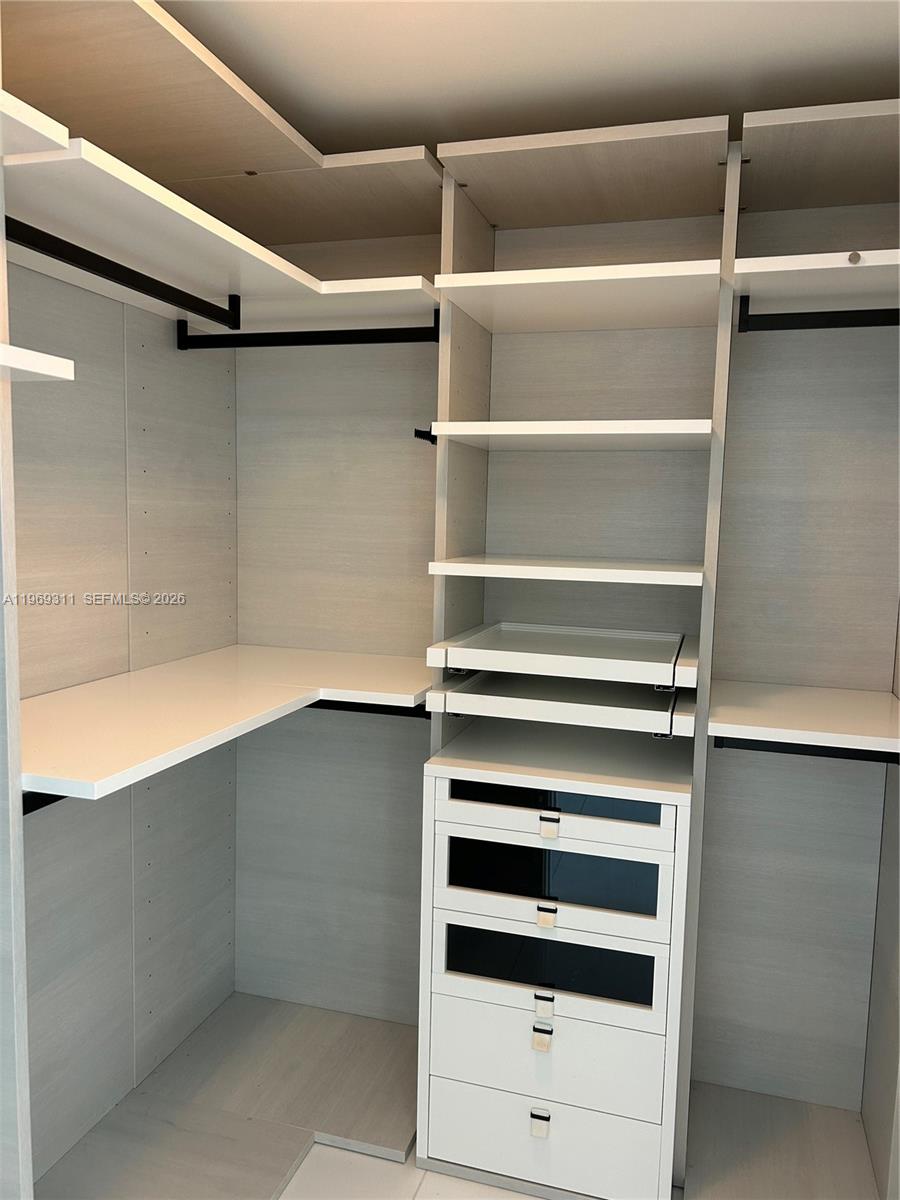 PARQUE TOWERS CONDO - Residential