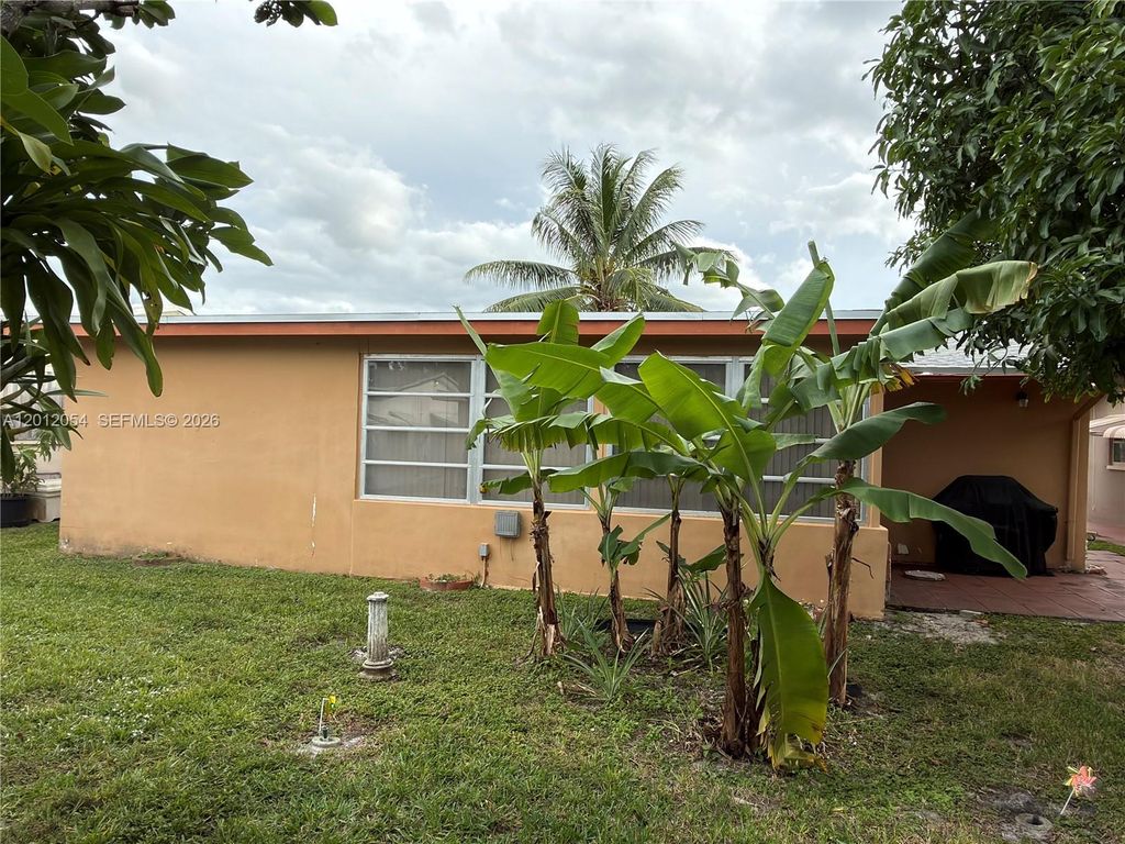 Photo of 4635 NW 44th St, Tamarac, FL 33319 (MLS # A12012054)