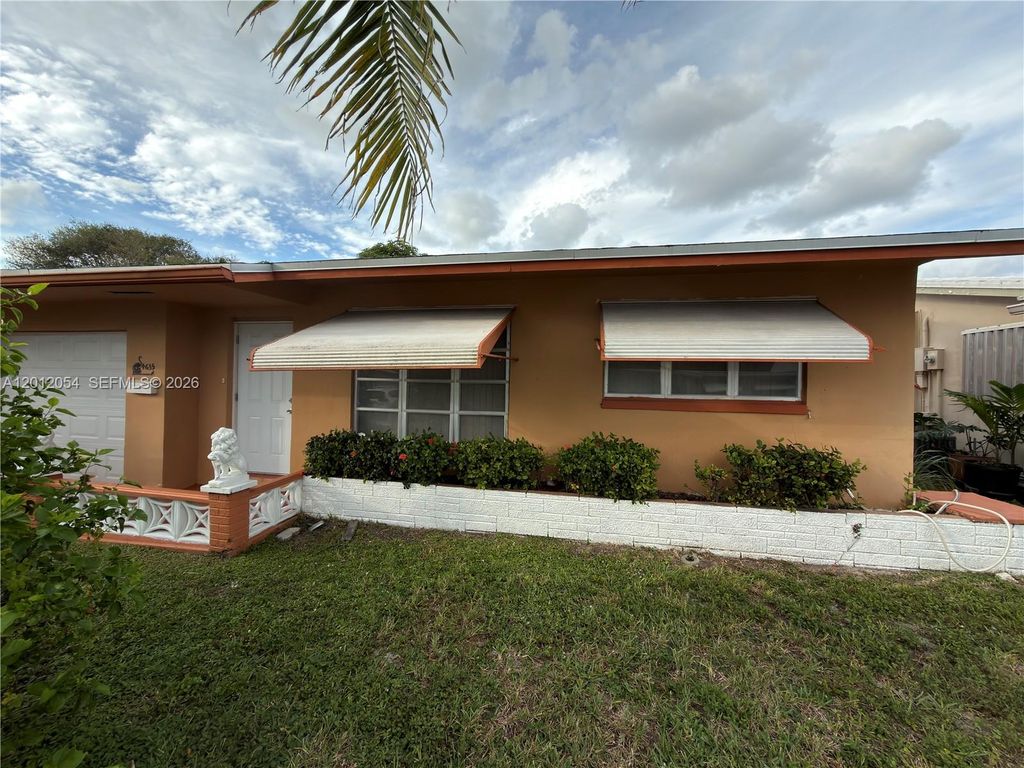 Photo of 4635 NW 44th St, Tamarac, FL 33319 (MLS # A12012054)