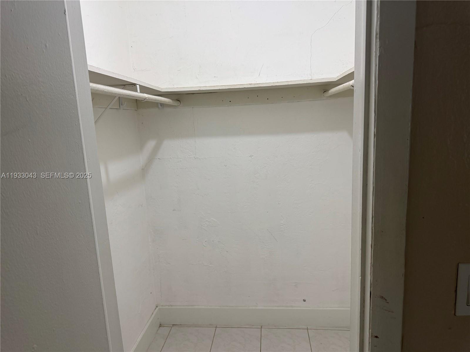 THE KENSINGTON CONDO - Residential Lease