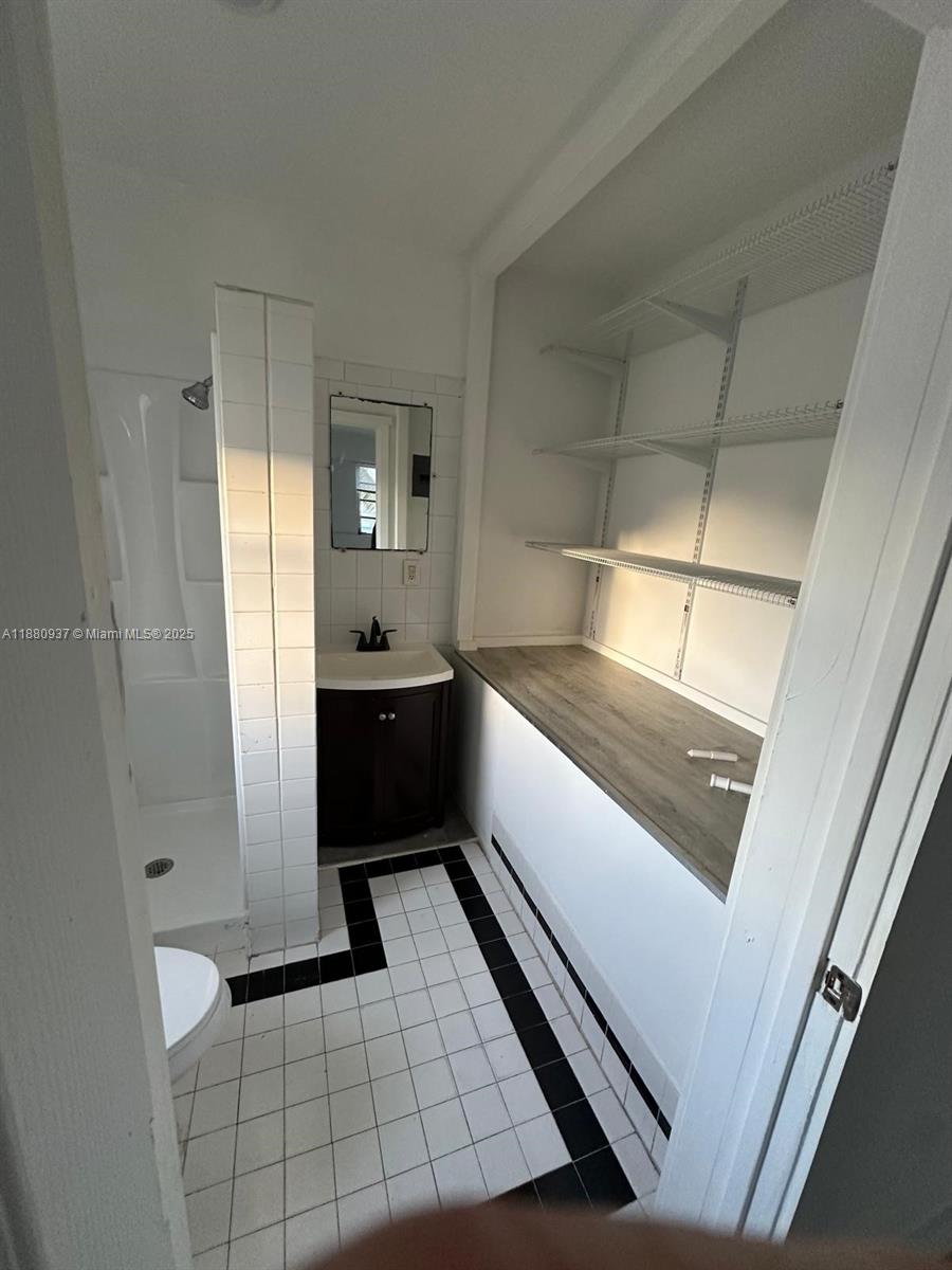 ISLE OF NORMANDY MIAMI VI - Residential Lease